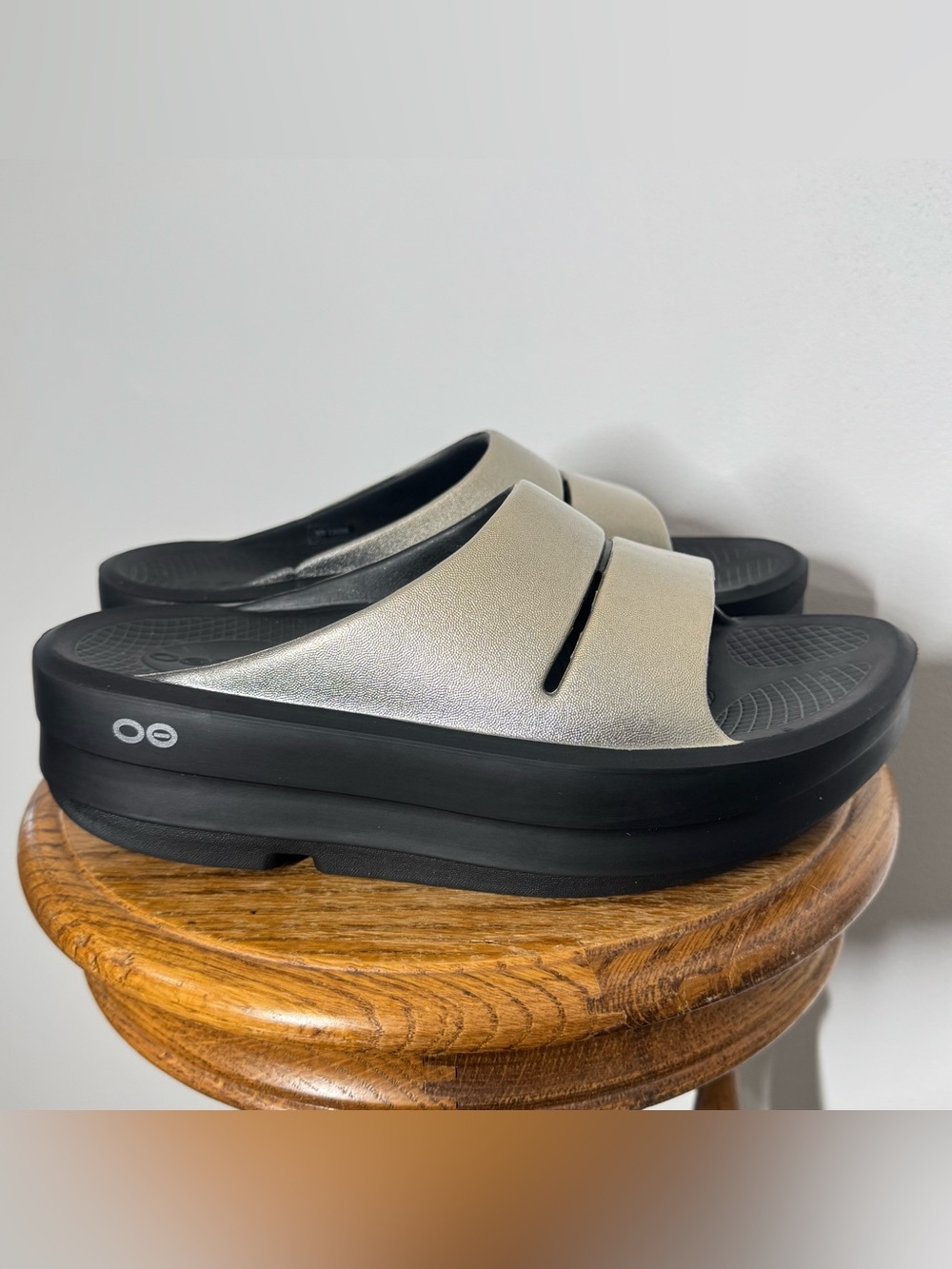 OOFOS OOmega OOahh Women's 8 EU 39 Luxe Platform Slides Casual Sandals